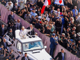 Pope Leo XIV's first popemobile ride during his inauguration
