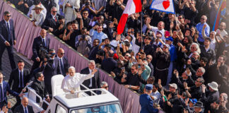 Pope Leo XIV's first popemobile ride during his inauguration