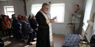 Украинские и российские христиане попытались найти общий язык в Иллинойсе priest-chaplain-ukraine