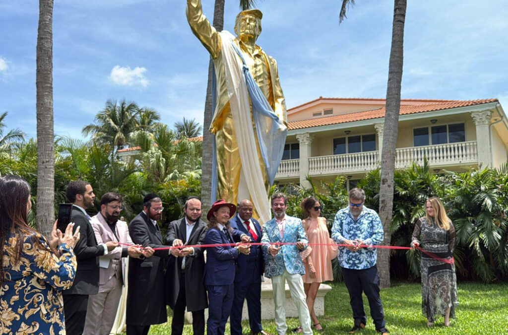 don-Colossus-statue-trump