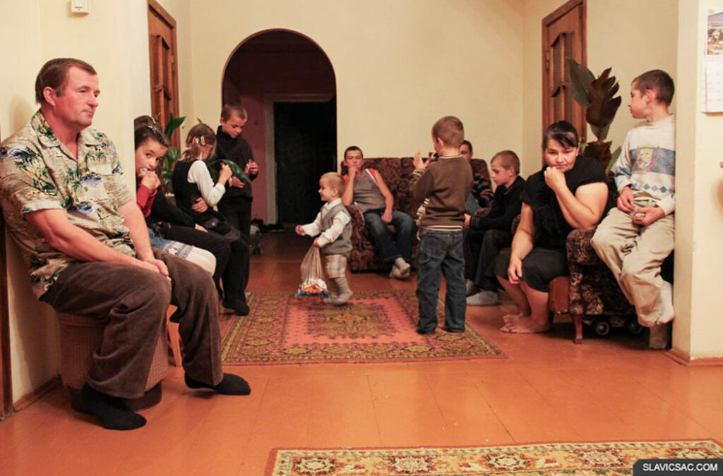 belarus-family-kids