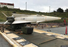 Такер Карлсон призвал отстранить Трампа от власти в случае ядерного удара nuclear-rocket