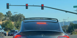 Сайт позволяет американцам проверить, искала ли полиция их автомобиль tesla-road-car