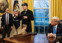 Американцы так и не получили обещанные чеки от DOGE Trump and Musk at the White House