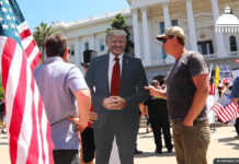 Трамп: «Я бы с удовольствием баллотировался на третий срок» trump-protest-capitol