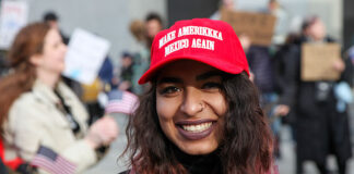 Латиноамериканские избиратели уходят от Трампа america-mexico-maga