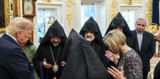 Trump prays