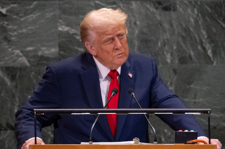 Трамп пригрозил Ирану уничтожением и призвал завершить войну в Украине