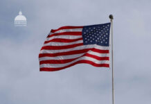 США переводят оформление паспортов в онлайн us-flag