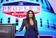 Трамп уволил посла США в Греции на фоне обвинений в нарушениях Kimberly-Guilfoyle