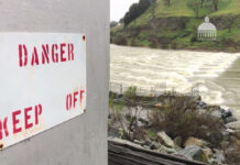 В Ньюпорт-Бич объявили чрезвычайное положение из-за наводнений flood